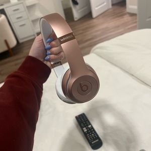 Rose gold beats solo